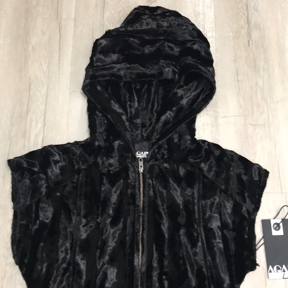 Fun velvet hooded romper by AGAIN - Picture 2 of 8